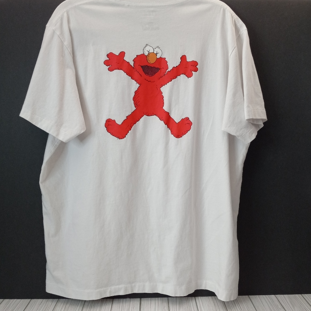 Uniqlo X Kaws Sesame Street Elmo Tee